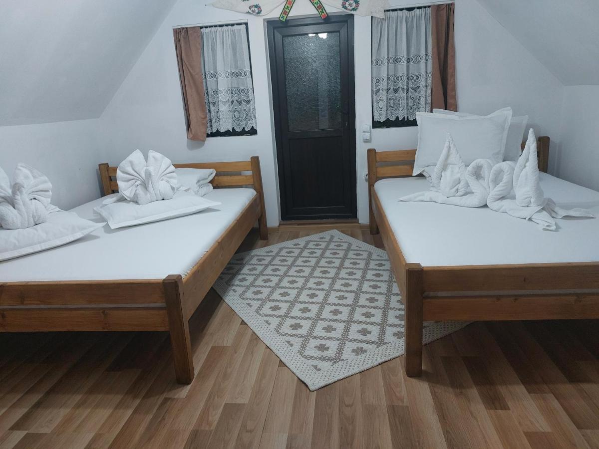 Pensiune Agroturistica "Casa Teodora" Budeşti Exteriör bild