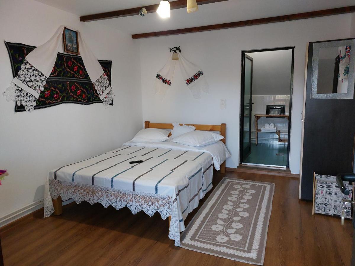 Pensiune Agroturistica "Casa Teodora" Budeşti Exteriör bild