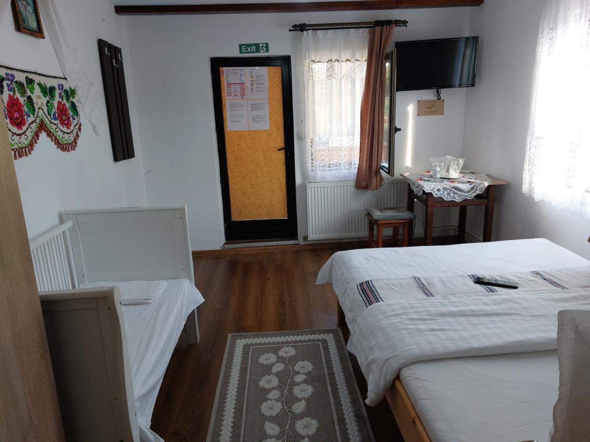Pensiune Agroturistica "Casa Teodora" Budeşti Exteriör bild