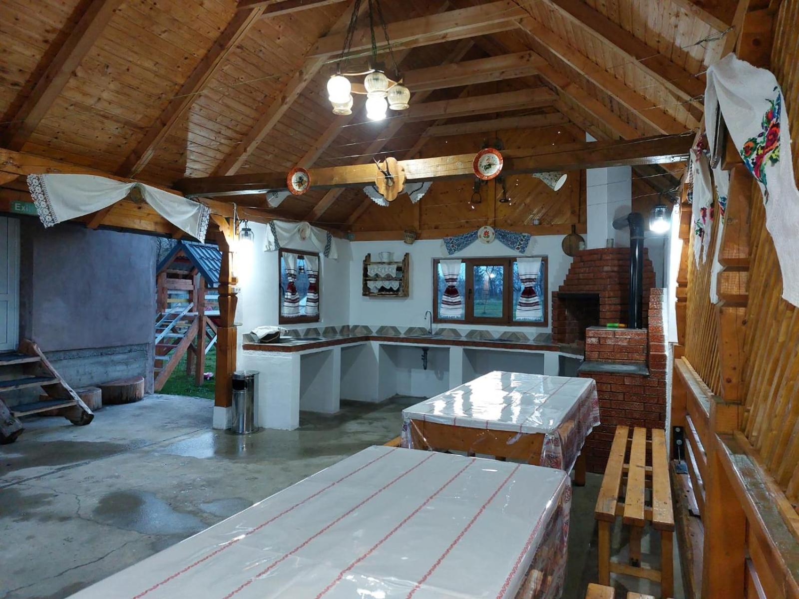 Pensiune Agroturistica "Casa Teodora" Budeşti Exteriör bild