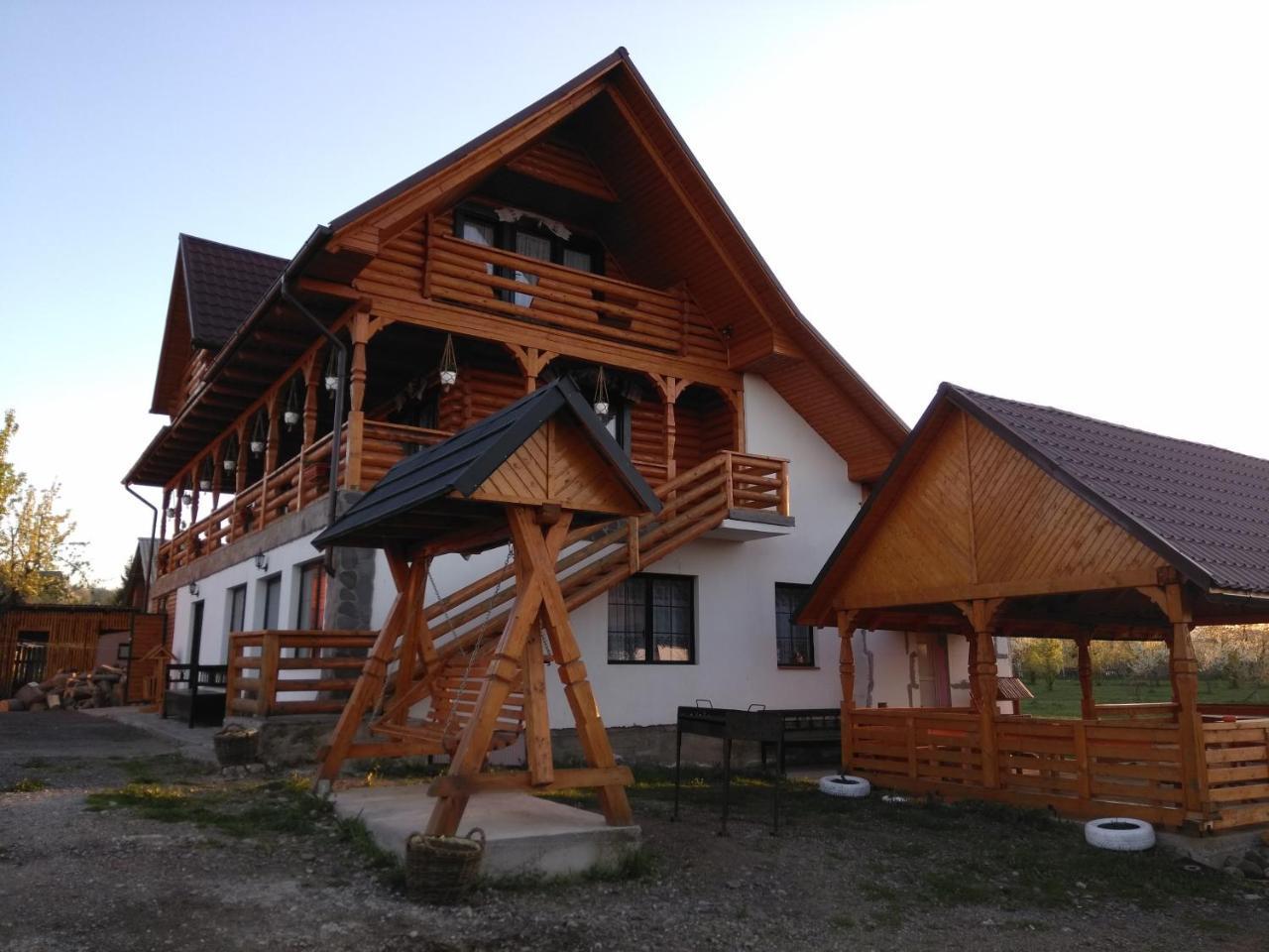 Pensiune Agroturistica "Casa Teodora" Budeşti Exteriör bild