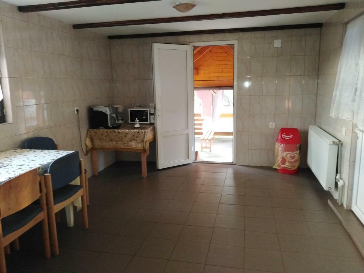 Pensiune Agroturistica "Casa Teodora" Budeşti Exteriör bild