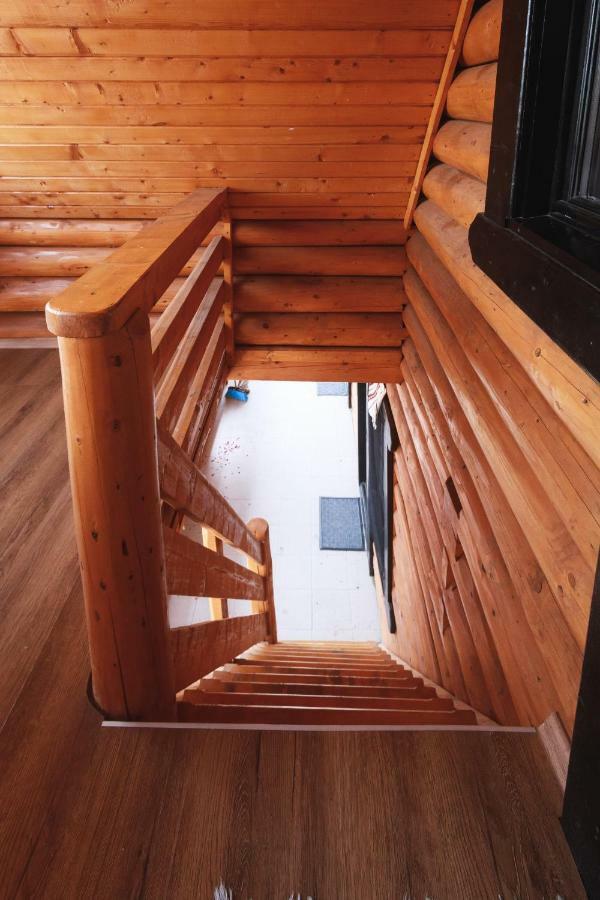 Pensiune Agroturistica "Casa Teodora" Budeşti Exteriör bild