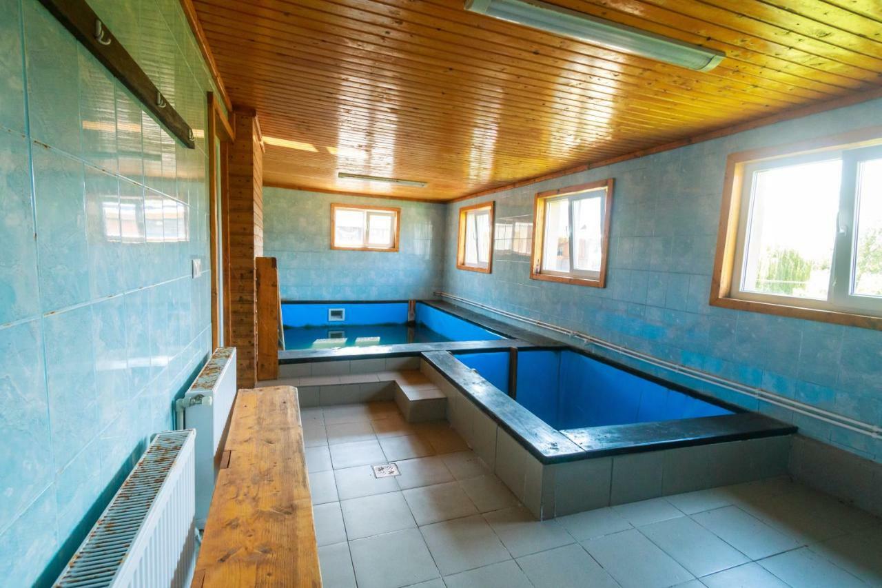 Pensiune Agroturistica "Casa Teodora" Budeşti Exteriör bild